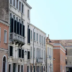 Canal Riva De Biasio 2* Венеция
